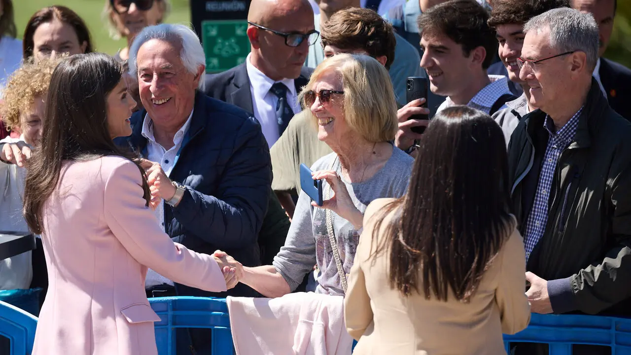 La Reina Letizia visita Pamplona para presidir el acto de conmemoraci&oacute;n del D&iacute;a Mundial de la Cruz Roja y de la Media Luna Roja, en el Museo Universidad de Navarra. I&Ntilde;IGO ALZUGARAY