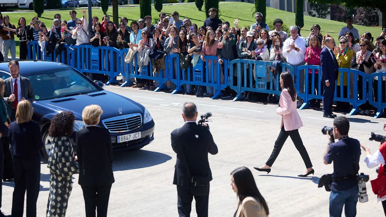 La Reina Letizia visita Pamplona para presidir el acto de conmemoraci&oacute;n del D&iacute;a Mundial de la Cruz Roja y de la Media Luna Roja, en el Museo Universidad de Navarra. I&Ntilde;IGO ALZUGARAY