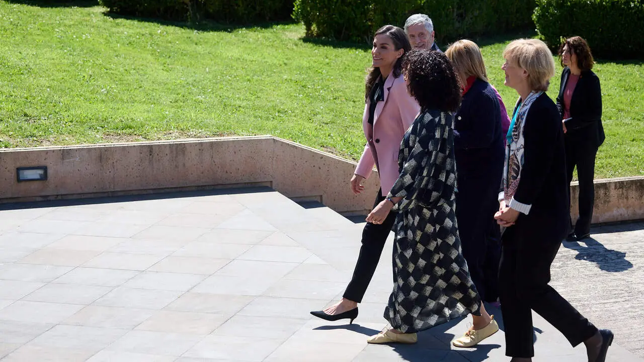 La Reina Letizia visita Pamplona para presidir el acto de conmemoraci&oacute;n del D&iacute;a Mundial de la Cruz Roja y de la Media Luna Roja, en el Museo Universidad de Navarra. I&Ntilde;IGO ALZUGARAY