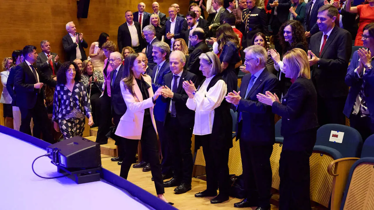 La Reina Letizia visita Pamplona para presidir el acto de conmemoraci&oacute;n del D&iacute;a Mundial de la Cruz Roja y de la Media Luna Roja, en el Museo Universidad de Navarra. I&Ntilde;IGO ALZUGARAY