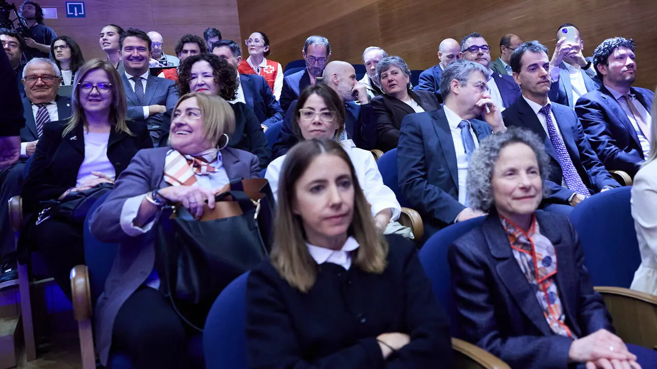 La Reina Letizia visita Pamplona para presidir el acto de conmemoraci&oacute;n del D&iacute;a Mundial de la Cruz Roja y de la Media Luna Roja, en el Museo Universidad de Navarra. I&Ntilde;IGO ALZUGARAY