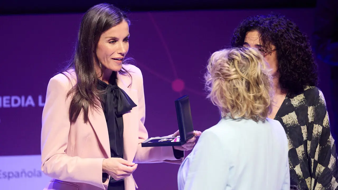 La Reina Letizia visita Pamplona para presidir el acto de conmemoraci&oacute;n del D&iacute;a Mundial de la Cruz Roja y de la Media Luna Roja, en el Museo Universidad de Navarra. I&Ntilde;IGO ALZUGARAY