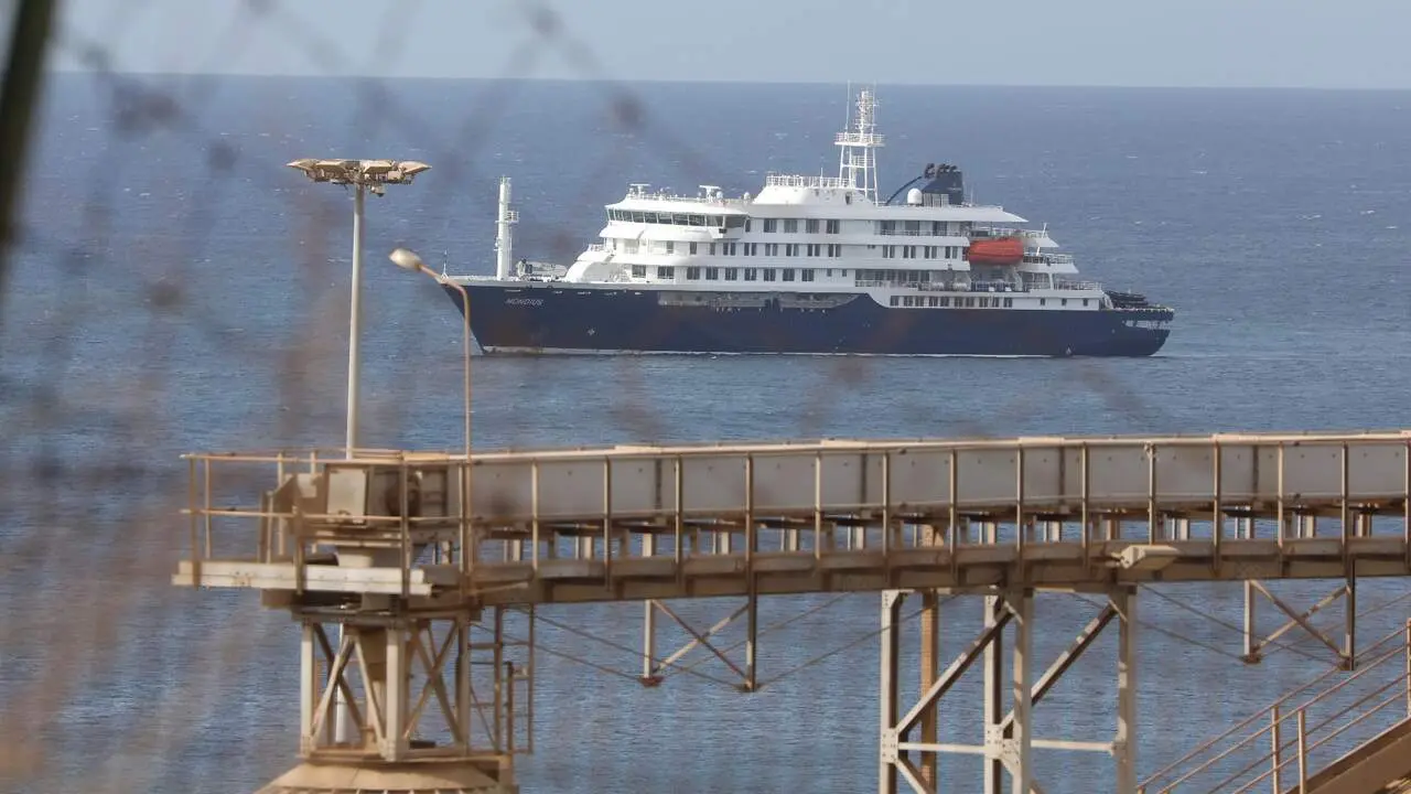 El barco de crucero MV Hondius en el que se ha detectado el brote de hantavirus. ELTON MONTEIRO / CONTACTO / EUROPA PRESS