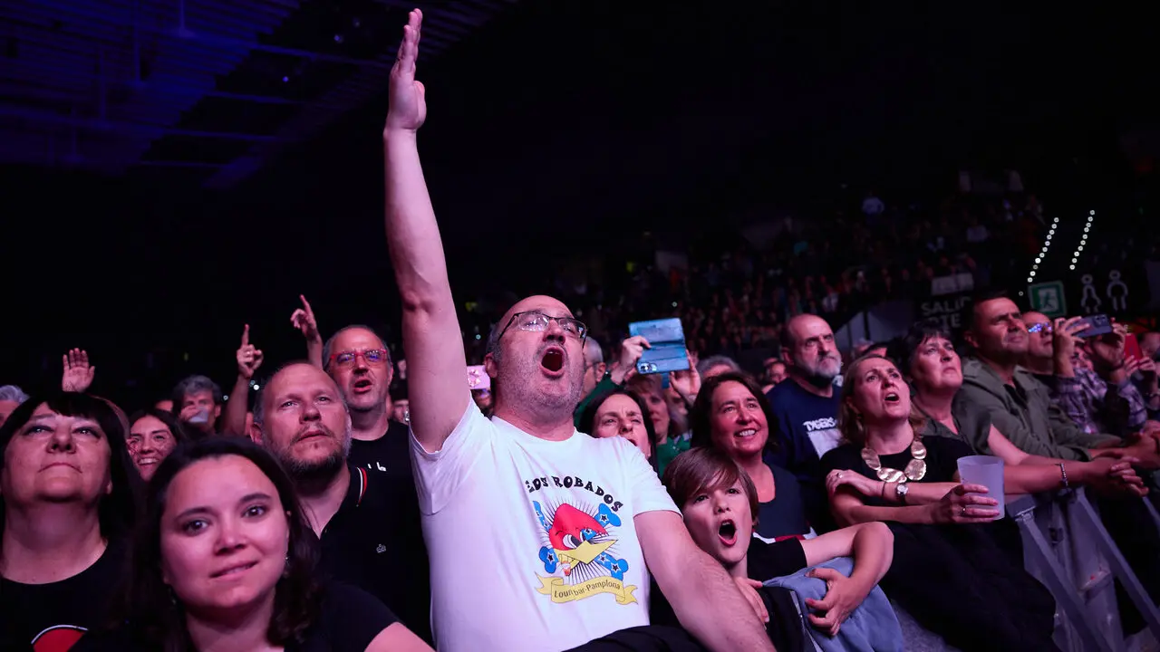 Concierto de Loquillo dentro de su gira &lsquo;Corazones Legendarios&rsquo; en el pabell&oacute;n Navarra Arena de Pamplona. I&Ntilde;IGO ALZUGARAY