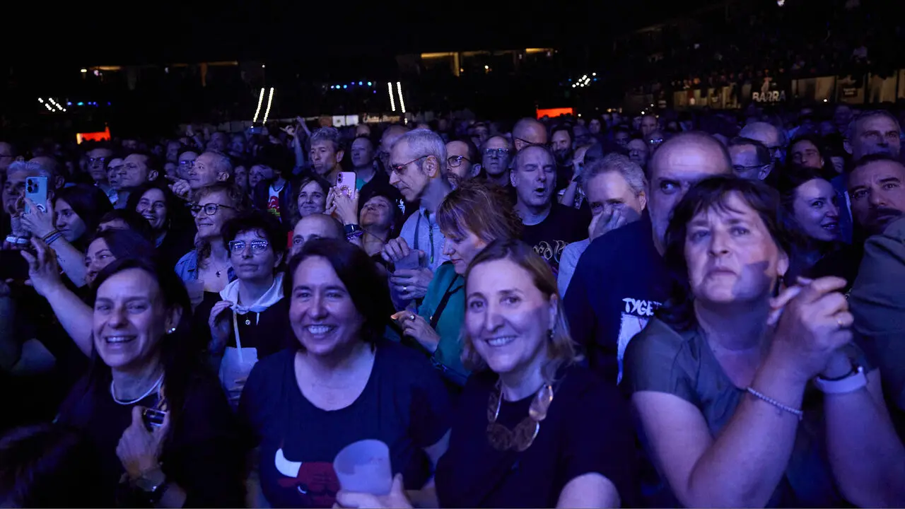 Concierto de Loquillo dentro de su gira &lsquo;Corazones Legendarios&rsquo; en el pabell&oacute;n Navarra Arena de Pamplona. I&Ntilde;IGO ALZUGARAY