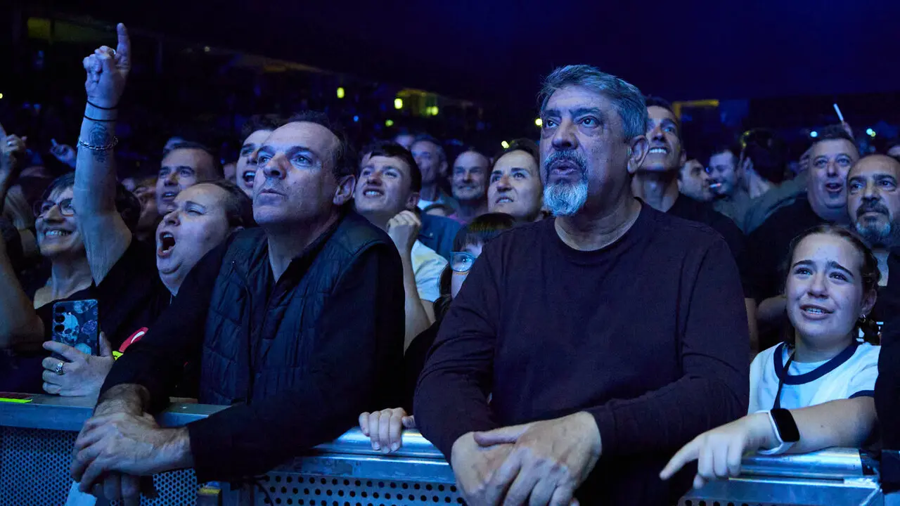 Concierto de Loquillo dentro de su gira &lsquo;Corazones Legendarios&rsquo; en el pabell&oacute;n Navarra Arena de Pamplona. I&Ntilde;IGO ALZUGARAY