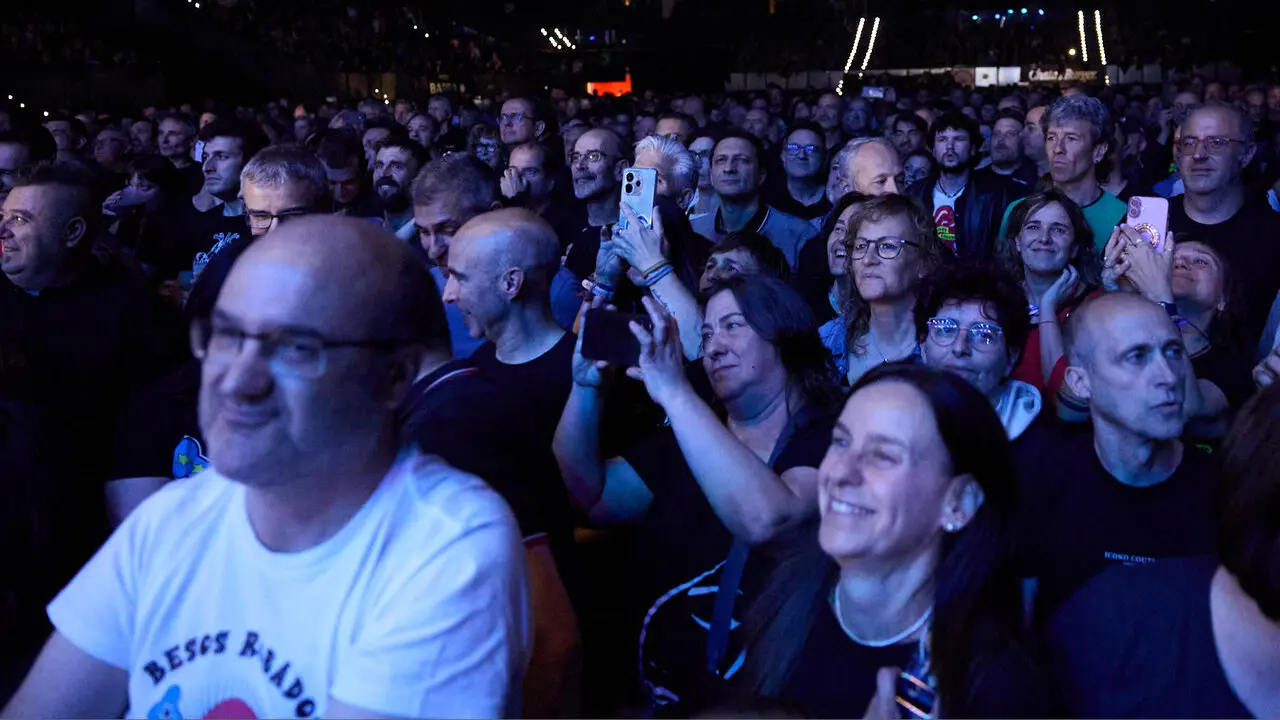 Concierto de Loquillo dentro de su gira &lsquo;Corazones Legendarios&rsquo; en el pabell&oacute;n Navarra Arena de Pamplona. I&Ntilde;IGO ALZUGARAY
