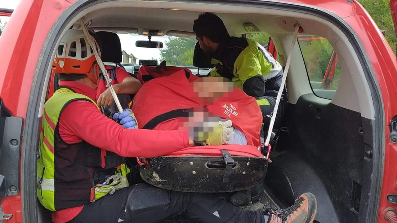 Imagen de la atenci&oacute;n al peregrino herido. BOMBEROS DE NAVARRA