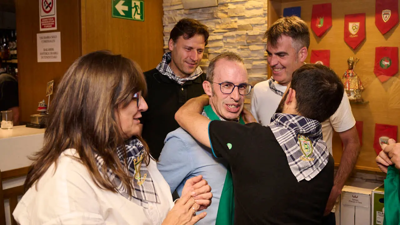 Entrega de la Mandarra solidaria de Oberena al Hospital San Juan de Dios. PABLO LASAOSA