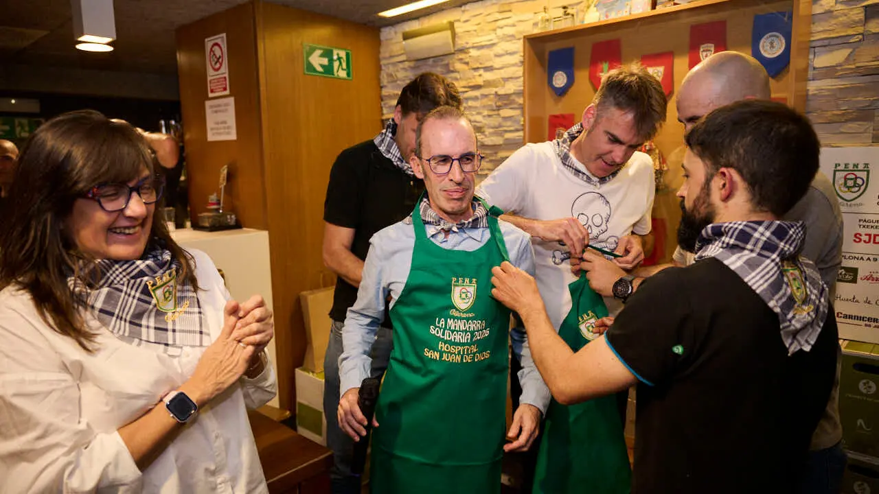 Entrega de la Mandarra solidaria de Oberena al Hospital San Juan de Dios. PABLO LASAOSA