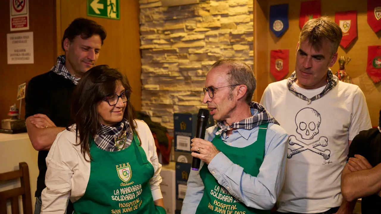 Entrega de la Mandarra solidaria de Oberena al Hospital San Juan de Dios. PABLO LASAOSA