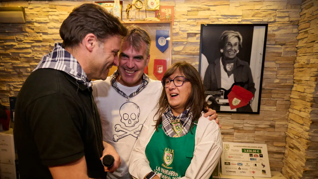 Entrega de la Mandarra solidaria de Oberena al Hospital San Juan de Dios. PABLO LASAOSA