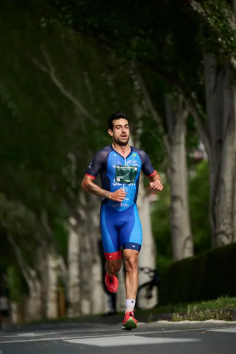 Miles de personas corren en la Media marat&oacute;n de Pamplona. PABLO LASAOSA