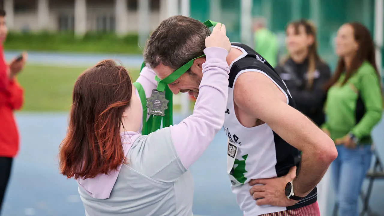 Miles de personas corren en la Media marat&oacute;n de Pamplona. PABLO LASAOSA