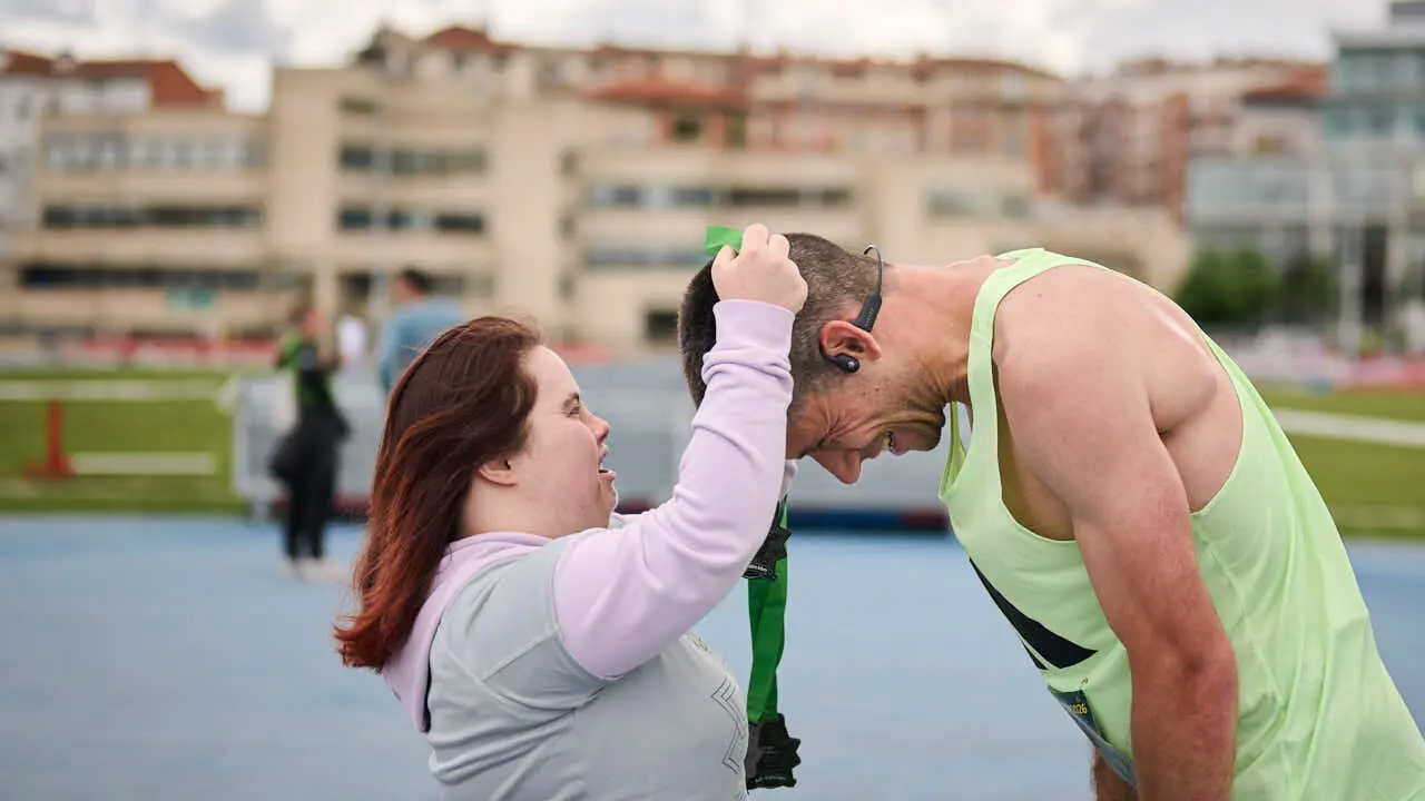 Miles de personas corren en la Media marat&oacute;n de Pamplona. PABLO LASAOSA