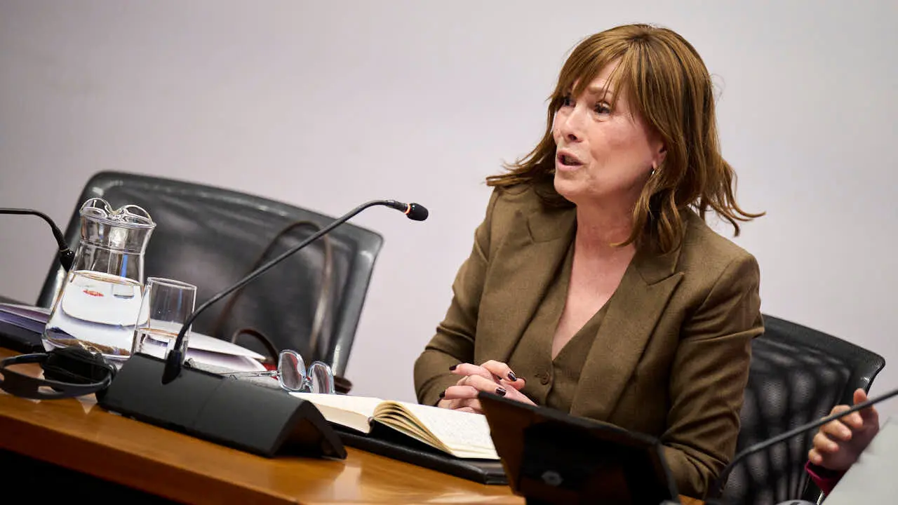 La expresidenta de Navarra Uxue Barkos comparece en la Comisi&oacute;n de Investigaci&oacute;n sobre licitaci&oacute;n y adjudicaci&oacute;n de obras p&uacute;blicas del Gobierno de Navarra. PABLO LASAOSA