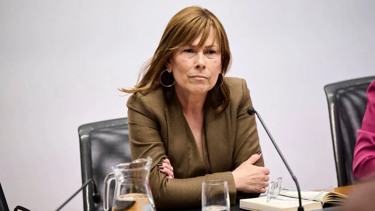 La expresidenta de Navarra Uxue Barkos comparece en la Comisi&oacute;n de Investigaci&oacute;n sobre licitaci&oacute;n y adjudicaci&oacute;n de obras p&uacute;blicas del Gobierno de Navarra. PABLO LASAOSA