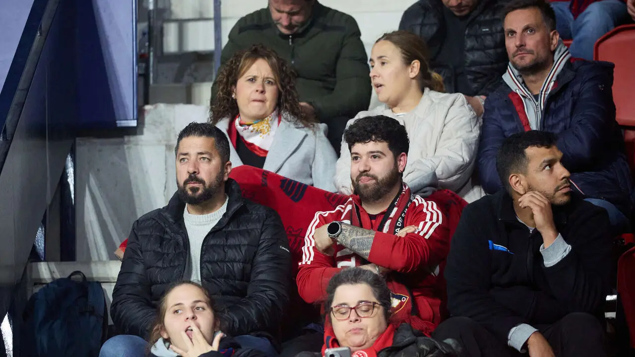 La grada del estadio de El Sadar durante el partido de La Liga EA Sports entre CA Osasuna y Atl&eacute;tico Madrid disputado en Pamplona. I&Ntilde;IGO ALZUGARAY
