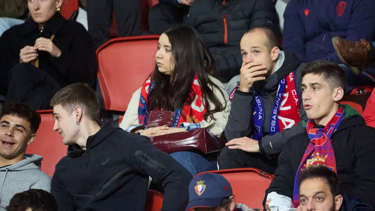 La grada del estadio de El Sadar durante el partido de La Liga EA Sports entre CA Osasuna y Atl&eacute;tico Madrid disputado en Pamplona. I&Ntilde;IGO ALZUGARAY