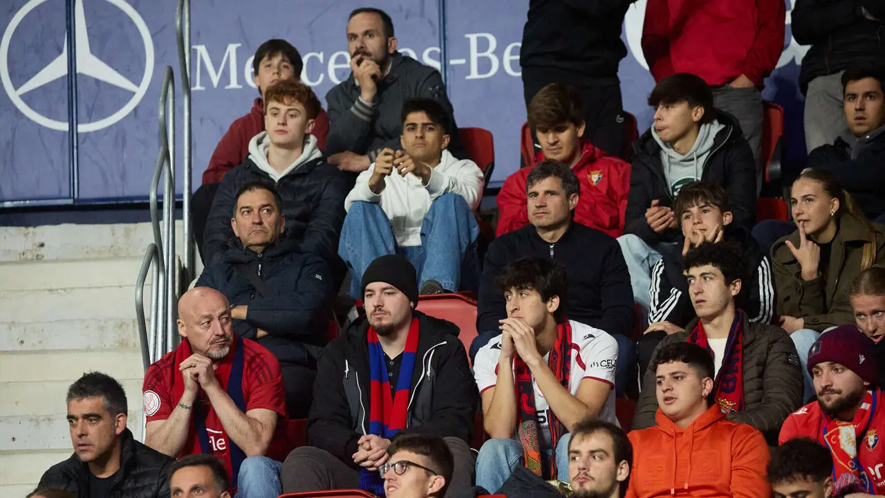 La grada del estadio de El Sadar durante el partido de La Liga EA Sports entre CA Osasuna y Atl&eacute;tico Madrid disputado en Pamplona. I&Ntilde;IGO ALZUGARAY