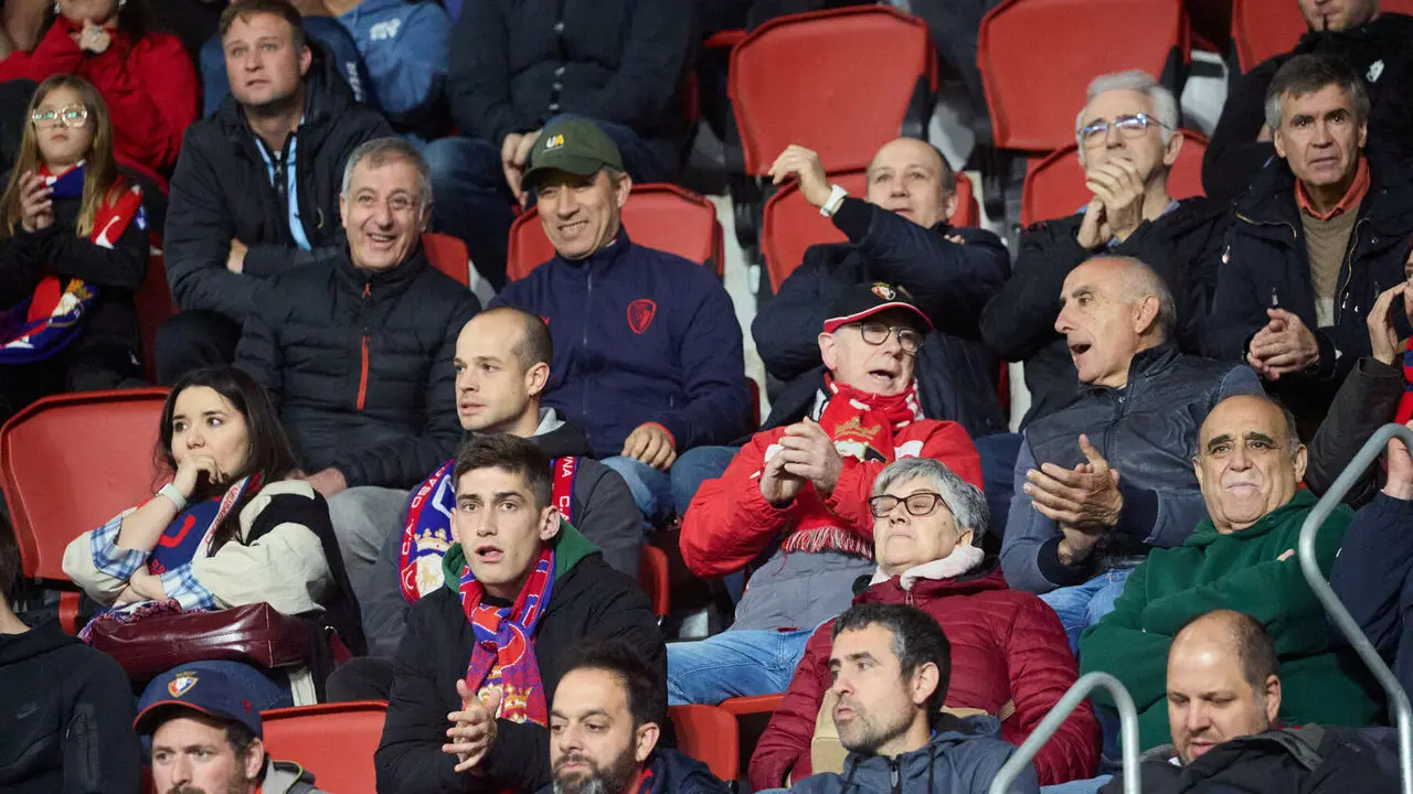La grada del estadio de El Sadar durante el partido de La Liga EA Sports entre CA Osasuna y Atl&eacute;tico Madrid disputado en Pamplona. I&Ntilde;IGO ALZUGARAY