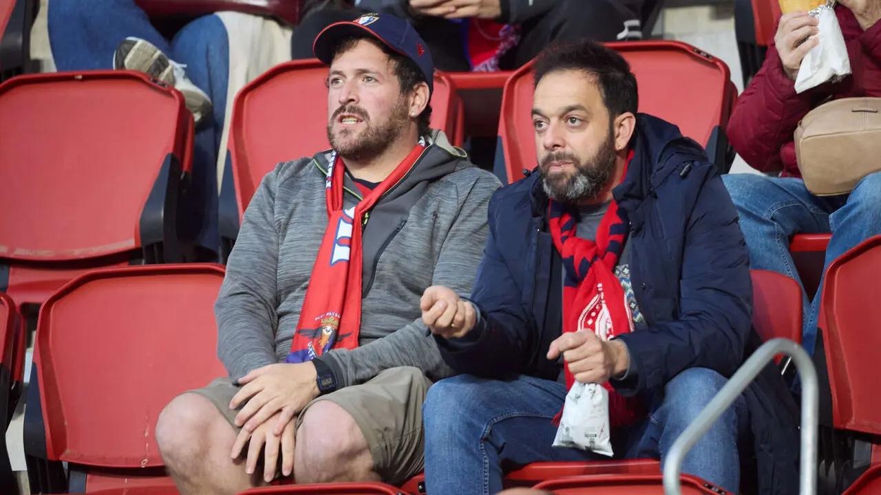 La grada del estadio de El Sadar durante el partido de La Liga EA Sports entre CA Osasuna y Atl&eacute;tico Madrid disputado en Pamplona. I&Ntilde;IGO ALZUGARAY