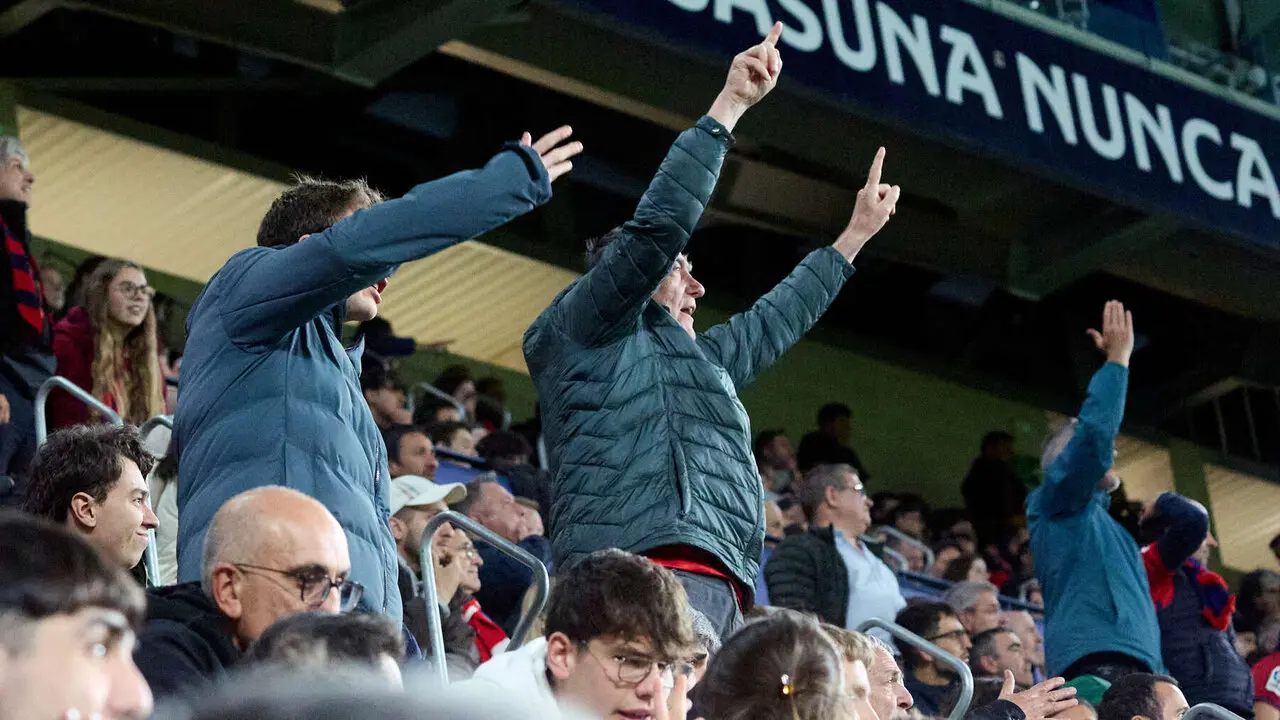 La grada del estadio de El Sadar durante el partido de La Liga EA Sports entre CA Osasuna y Atl&eacute;tico Madrid disputado en Pamplona. I&Ntilde;IGO ALZUGARAY