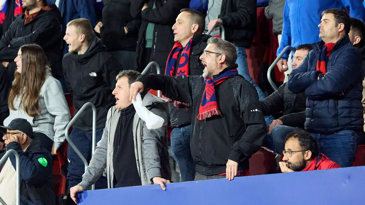 La grada del estadio de El Sadar durante el partido de La Liga EA Sports entre CA Osasuna y Atl&eacute;tico Madrid disputado en Pamplona. I&Ntilde;IGO ALZUGARAY