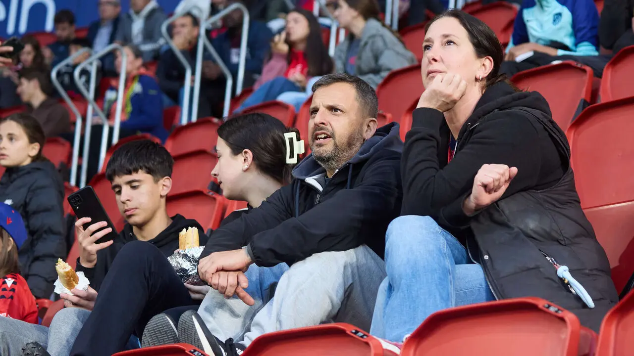 La grada del estadio de El Sadar durante el partido de La Liga EA Sports entre CA Osasuna y Atl&eacute;tico Madrid disputado en Pamplona. I&Ntilde;IGO ALZUGARAY
