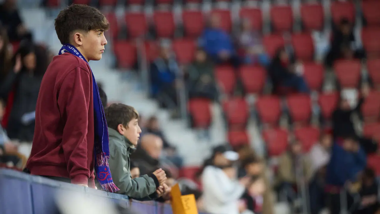 La grada del estadio de El Sadar durante el partido de La Liga EA Sports entre CA Osasuna y Atl&eacute;tico Madrid disputado en Pamplona. I&Ntilde;IGO ALZUGARAY