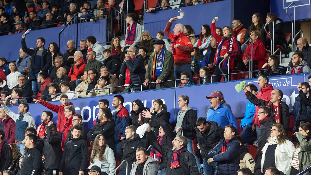 La grada del estadio de El Sadar durante el partido de La Liga EA Sports entre CA Osasuna y Atl&eacute;tico Madrid disputado en Pamplona. I&Ntilde;IGO ALZUGARAY