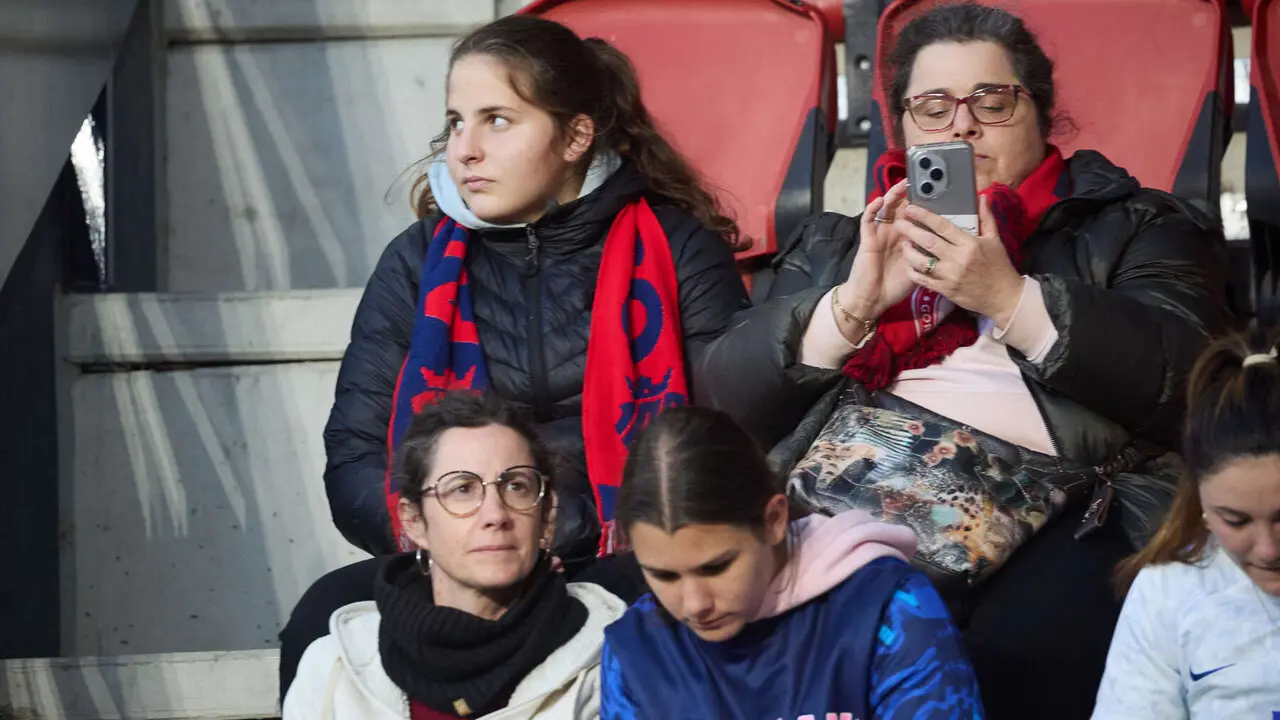 La grada del estadio de El Sadar durante el partido de La Liga EA Sports entre CA Osasuna y Atl&eacute;tico Madrid disputado en Pamplona. I&Ntilde;IGO ALZUGARAY