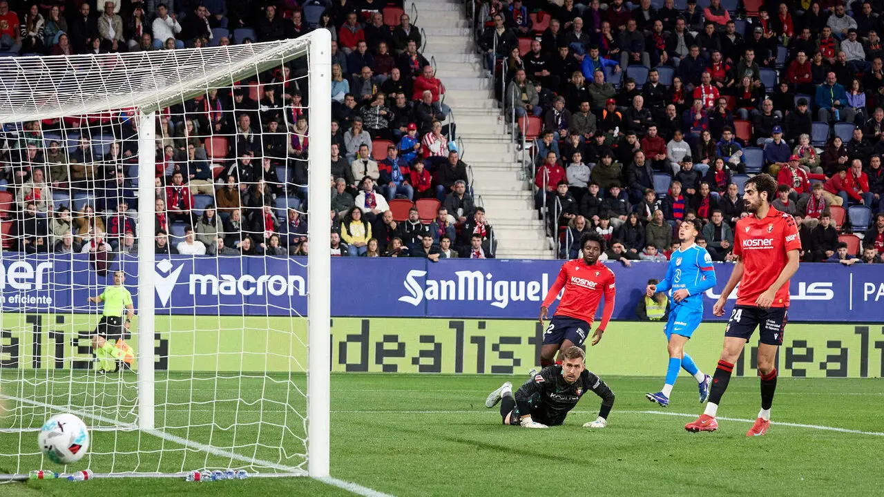 Partido de La Liga EA Sports entre CA Osasuna y Atl&eacute;tico Madrid disputado en el estadio de El Sadar en Pamplona. I&Ntilde;IGO ALZUGARAY