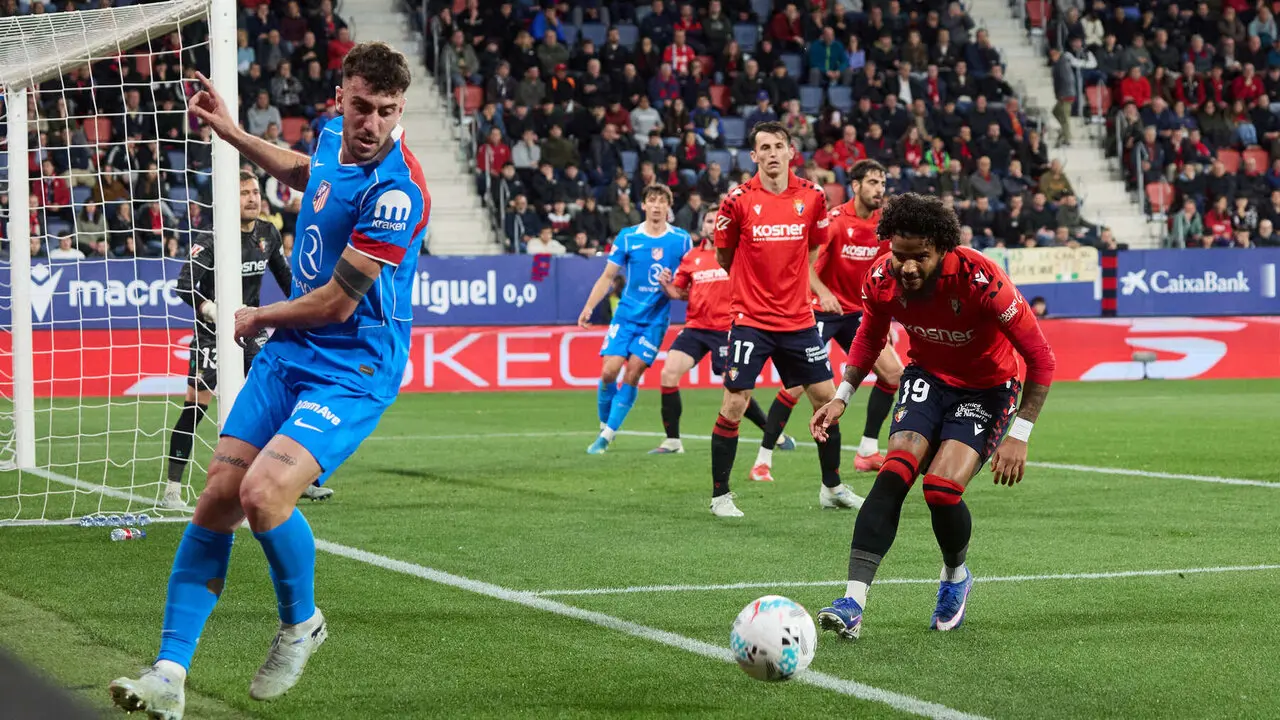 Partido de La Liga EA Sports entre CA Osasuna y Atl&eacute;tico Madrid disputado en el estadio de El Sadar en Pamplona. I&Ntilde;IGO ALZUGARAY