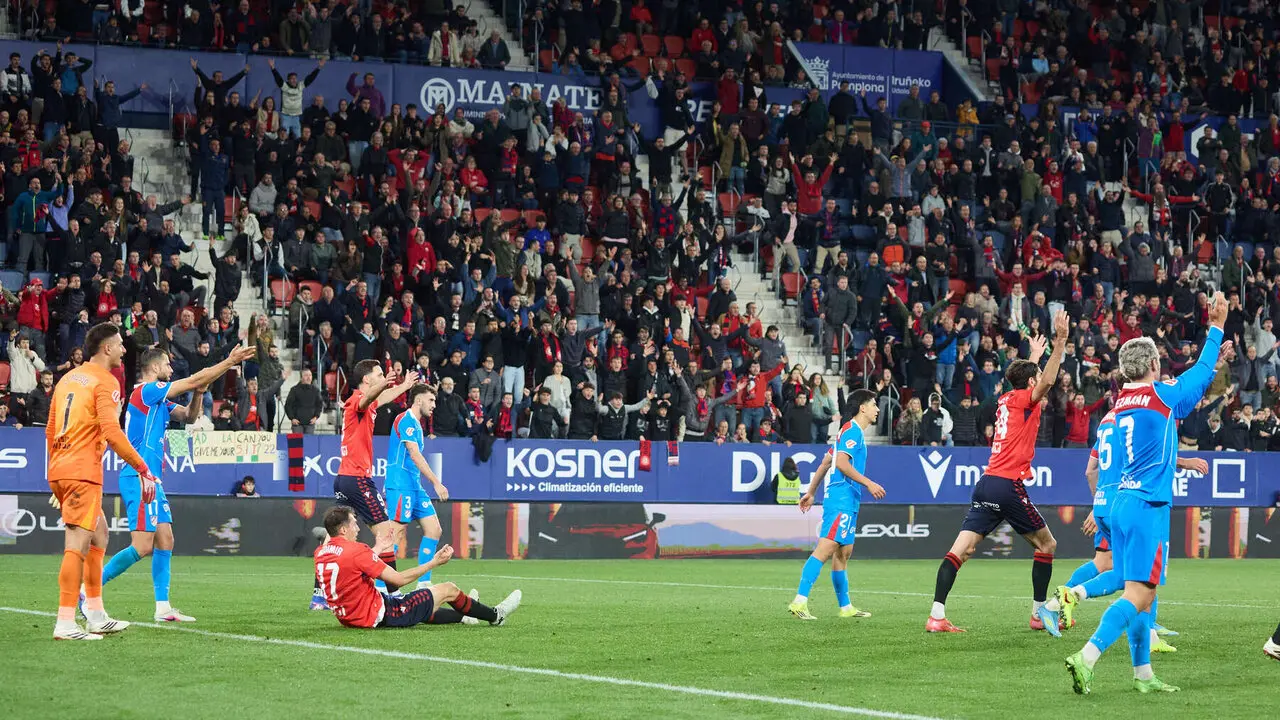 Partido de La Liga EA Sports entre CA Osasuna y Atl&eacute;tico Madrid disputado en el estadio de El Sadar en Pamplona. I&Ntilde;IGO ALZUGARAY