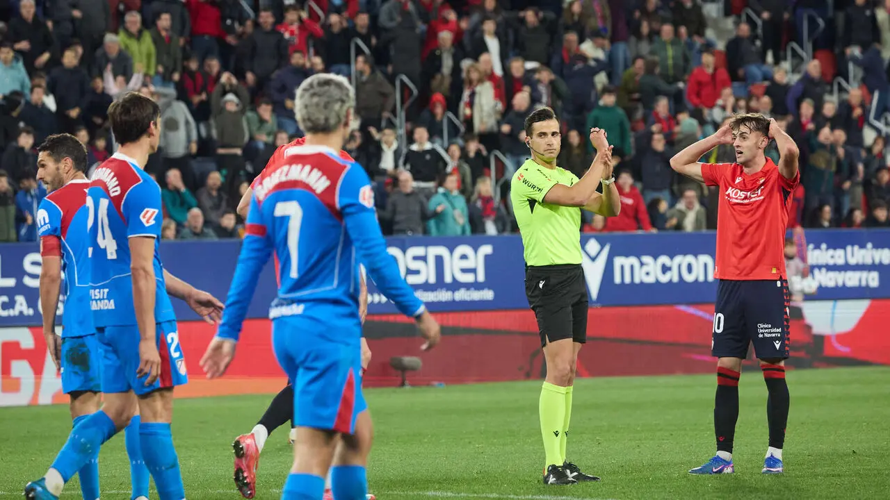 Partido de La Liga EA Sports entre CA Osasuna y Atl&eacute;tico Madrid disputado en el estadio de El Sadar en Pamplona. I&Ntilde;IGO ALZUGARAY
