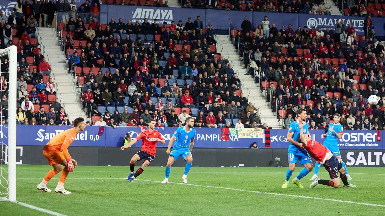 Partido de La Liga EA Sports entre CA Osasuna y Atl&eacute;tico Madrid disputado en el estadio de El Sadar en Pamplona. I&Ntilde;IGO ALZUGARAY