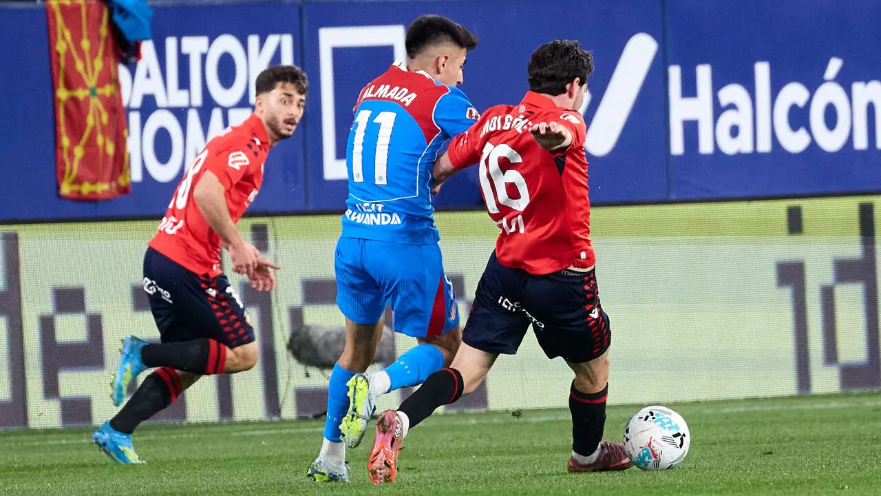 Partido de La Liga EA Sports entre CA Osasuna y Atl&eacute;tico Madrid disputado en el estadio de El Sadar en Pamplona. I&Ntilde;IGO ALZUGARAY