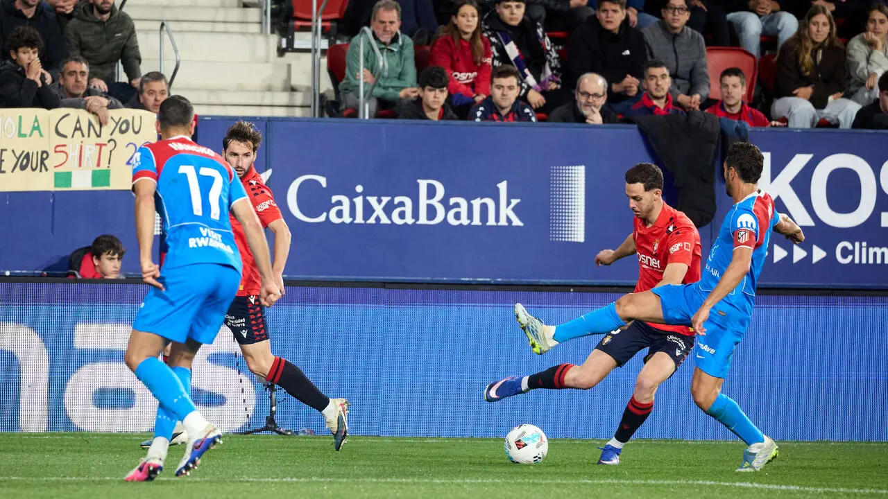 Partido de La Liga EA Sports entre CA Osasuna y Atl&eacute;tico Madrid disputado en el estadio de El Sadar en Pamplona. I&Ntilde;IGO ALZUGARAY