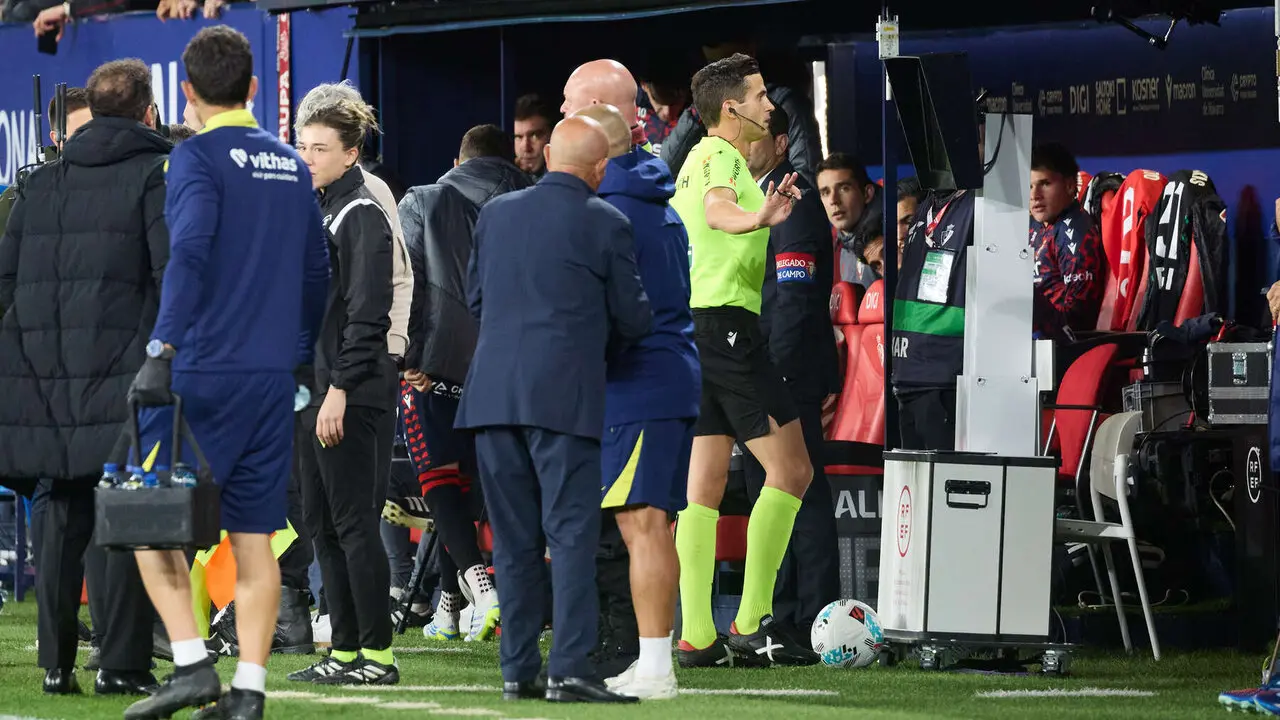 Partido de La Liga EA Sports entre CA Osasuna y Atl&eacute;tico Madrid disputado en el estadio de El Sadar en Pamplona. I&Ntilde;IGO ALZUGARAY