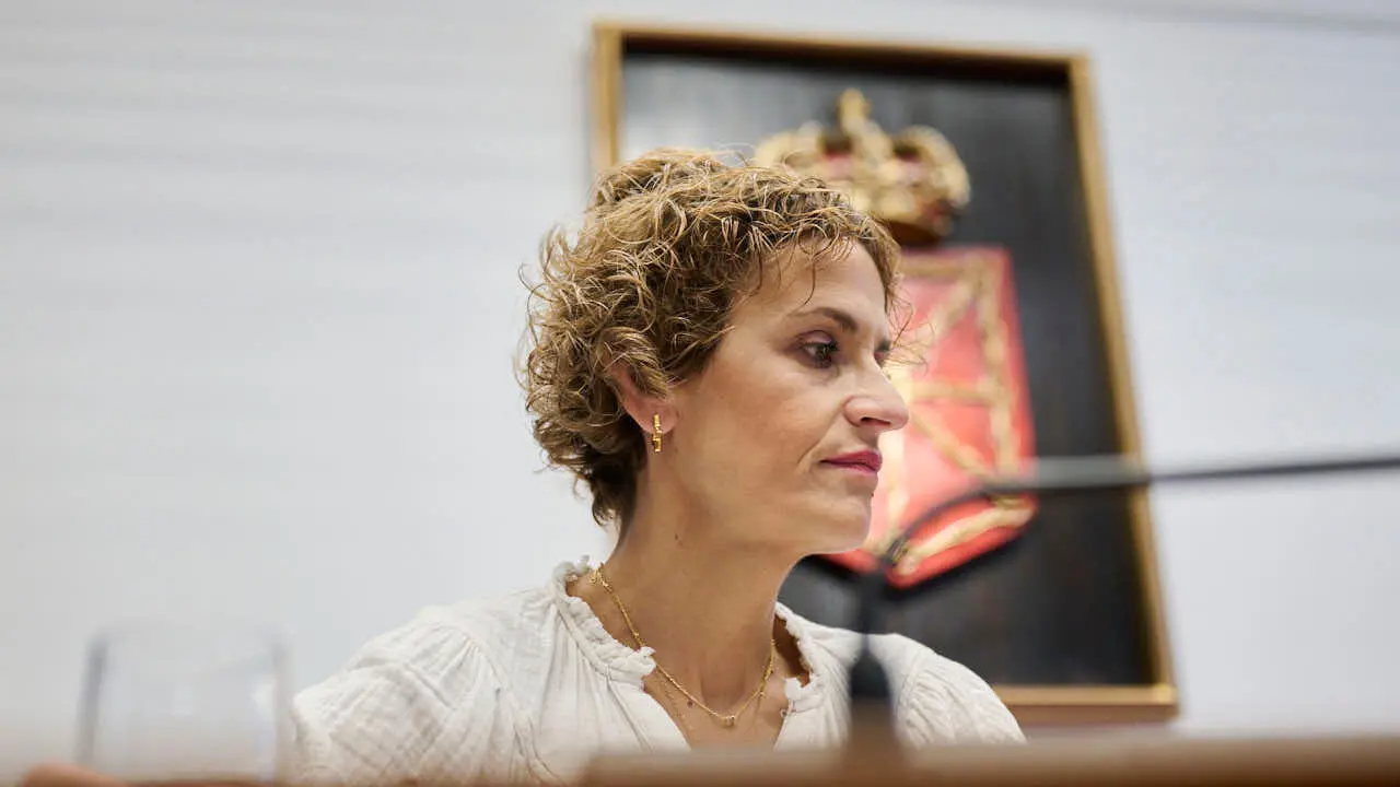 Comparecencia de Mar&iacute;a Chivite, presidenta del Ejecutivo foral durante la comisi&oacute;n de investigaci&oacute;n del Parlamento de Navarra sobre licitaci&oacute;n y adjudicaci&oacute;n de obras p&uacute;blicas del Gobierno de Navarra. PABLO LASAOSA