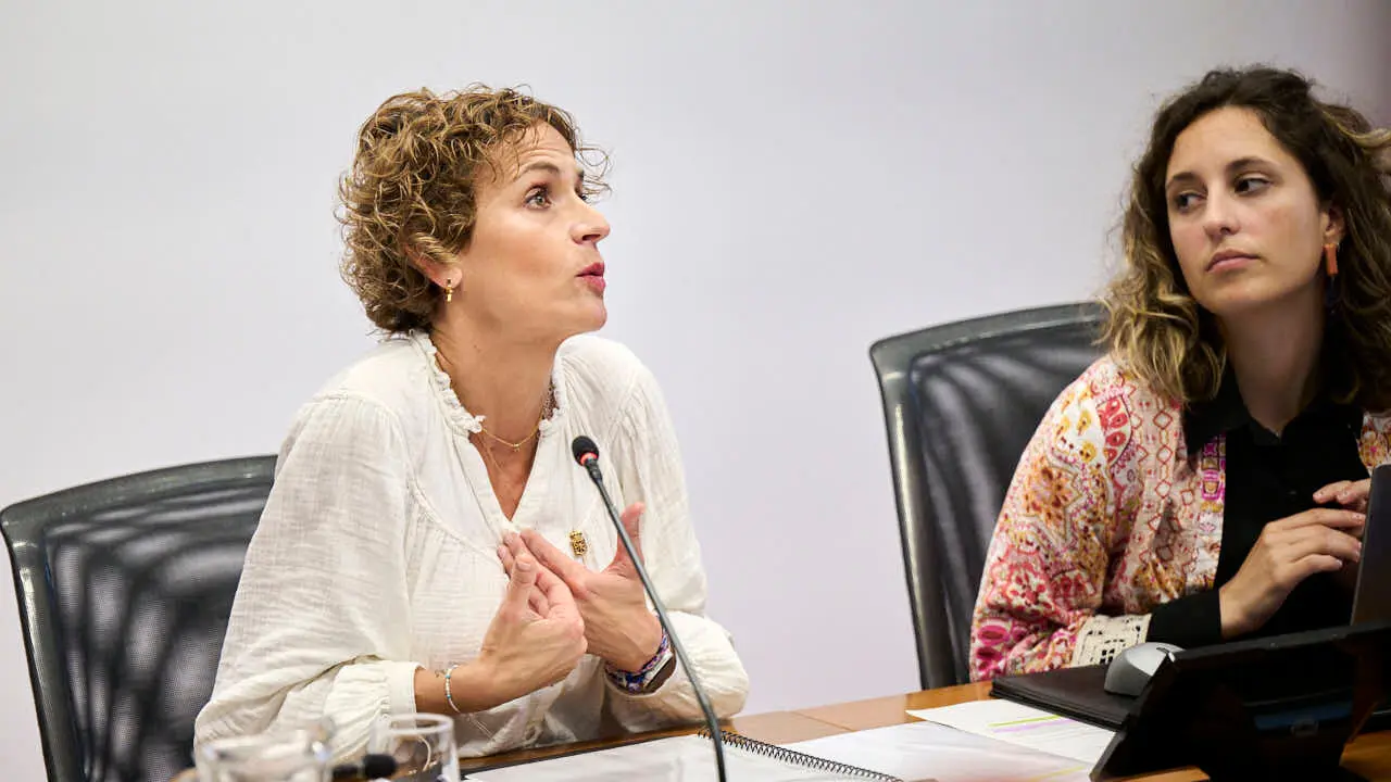 Comparecencia de Mar&iacute;a Chivite, presidenta del Ejecutivo foral durante la comisi&oacute;n de investigaci&oacute;n del Parlamento de Navarra sobre licitaci&oacute;n y adjudicaci&oacute;n de obras p&uacute;blicas del Gobierno de Navarra. PABLO LASAOSA