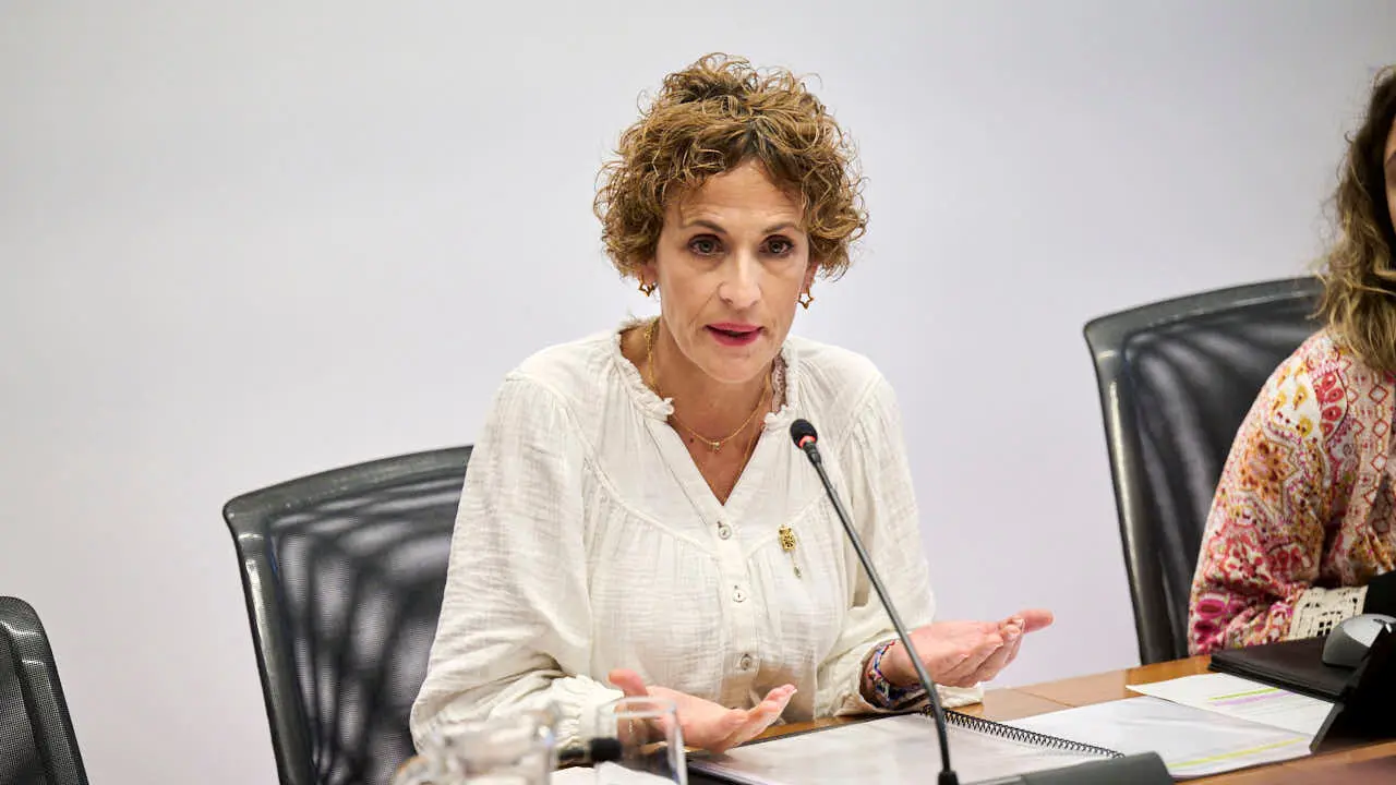 Comparecencia de Mar&iacute;a Chivite, presidenta del Ejecutivo foral durante la comisi&oacute;n de investigaci&oacute;n del Parlamento de Navarra sobre licitaci&oacute;n y adjudicaci&oacute;n de obras p&uacute;blicas del Gobierno de Navarra. PABLO LASAOSA