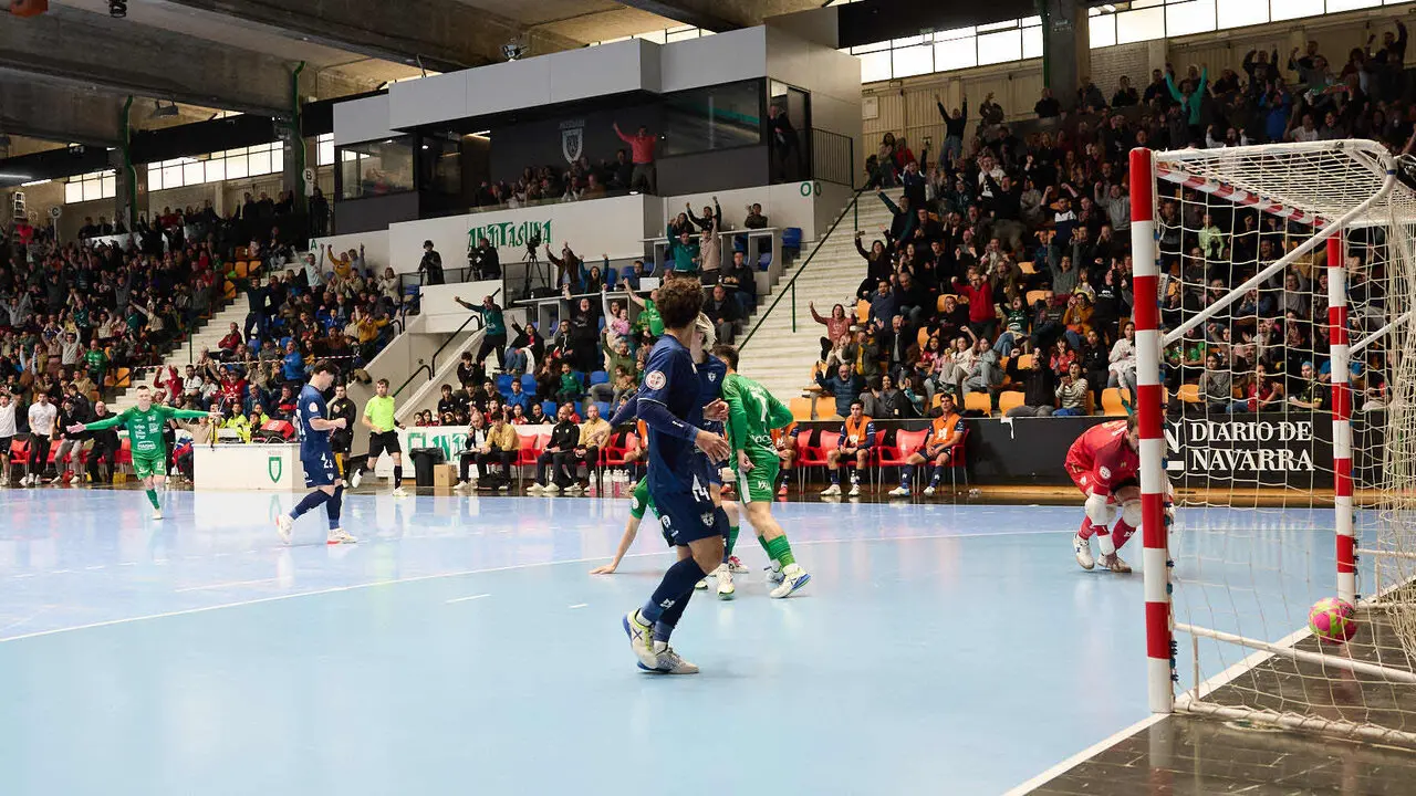 Partido de la Primera Divisi&oacute;n de F&uacute;tbol Sala entre Osasuna Magna Xota y C&oacute;rdoba Patrimonio de la Humanidad disputado en el pabell&oacute;n Anaitasuna. I&Ntilde;IGO ALZUGARAY