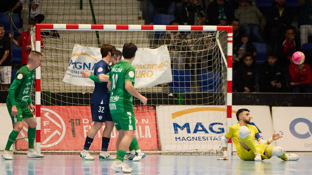 Partido de la Primera Divisi&oacute;n de F&uacute;tbol Sala entre Osasuna Magna Xota y C&oacute;rdoba Patrimonio de la Humanidad disputado en el pabell&oacute;n Anaitasuna. I&Ntilde;IGO ALZUGARAY