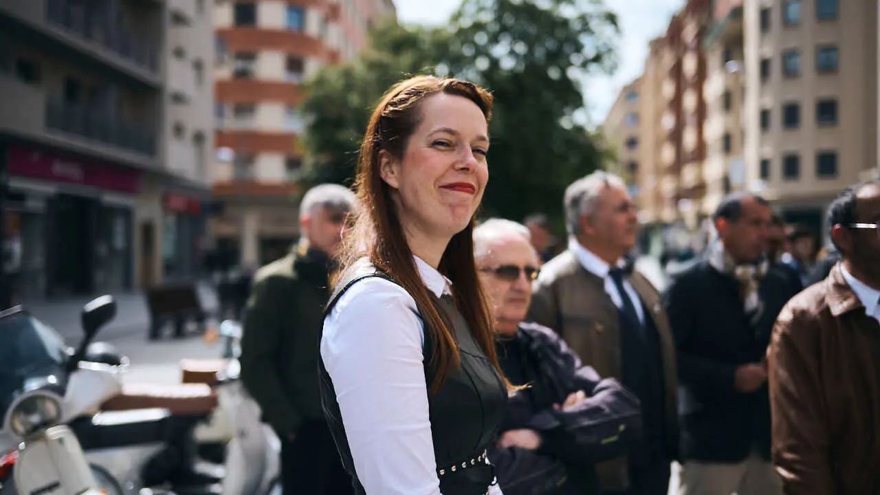 Participantes de la Distinguished Gentleman&rsquo;s Ride recorren Pamplona con sus motos cl&aacute;sicas y vestimenta elegante en una jornada solidaria por la salud masculina. PABLO LASAOSA