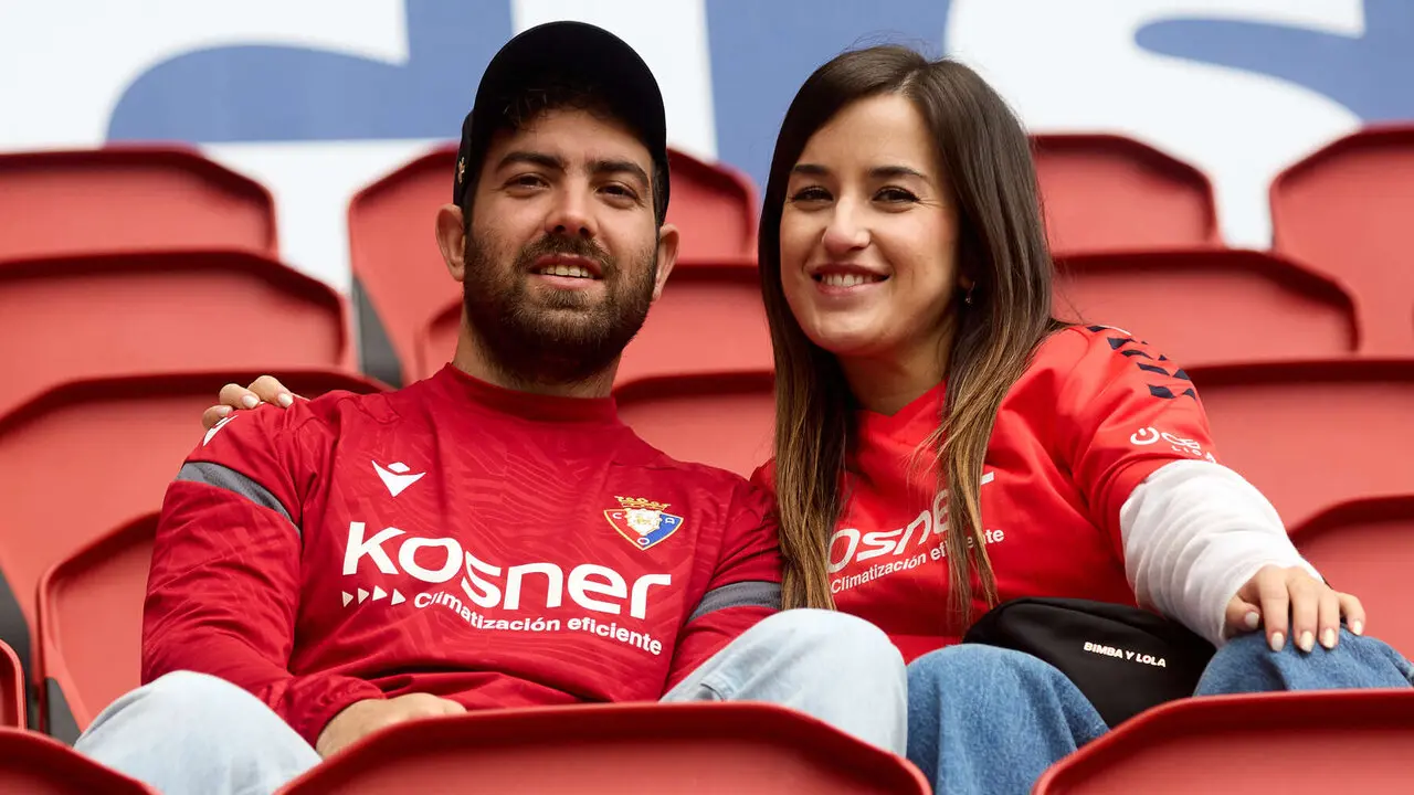 La grada del estadio de El Sadar durante el partido de La Liga EA Sports entre CA Osasuna y RCD Espanyol disputado en Pamplona. I&Ntilde;IGO ALZUGARAY