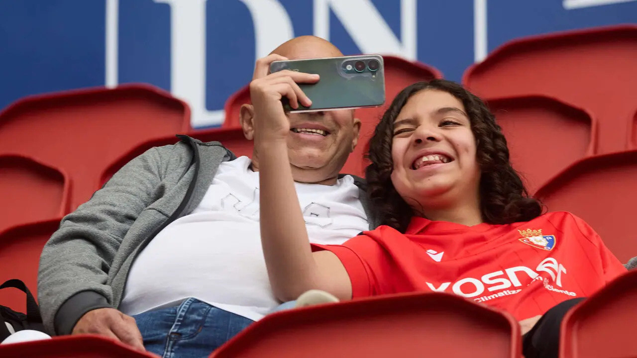 La grada del estadio de El Sadar durante el partido de La Liga EA Sports entre CA Osasuna y RCD Espanyol disputado en Pamplona. I&Ntilde;IGO ALZUGARAY