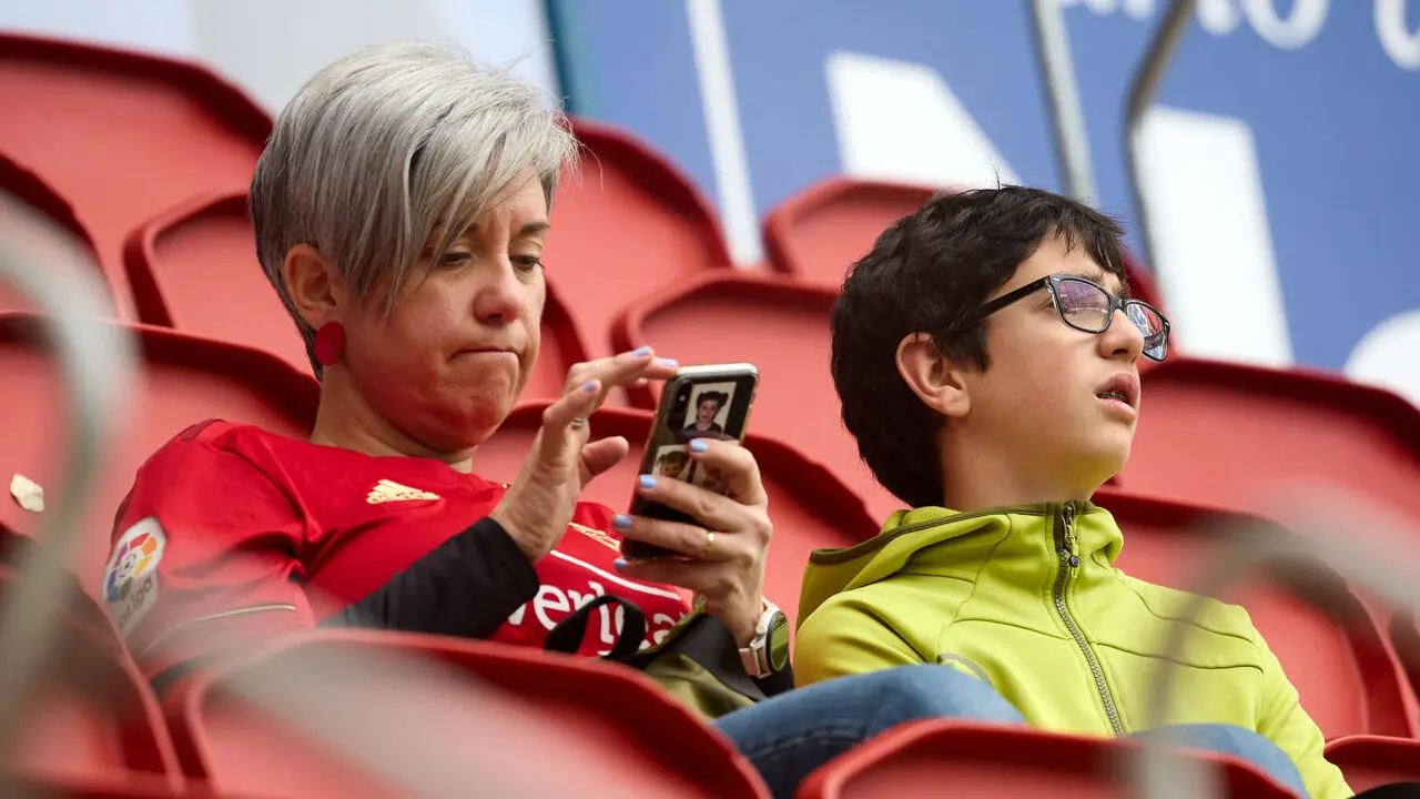 La grada del estadio de El Sadar durante el partido de La Liga EA Sports entre CA Osasuna y RCD Espanyol disputado en Pamplona. I&Ntilde;IGO ALZUGARAY