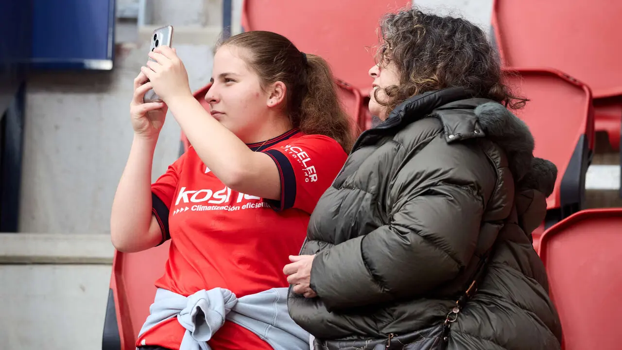La grada del estadio de El Sadar durante el partido de La Liga EA Sports entre CA Osasuna y RCD Espanyol disputado en Pamplona. I&Ntilde;IGO ALZUGARAY